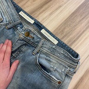 Anthropologie Pilcro embroidered jeans